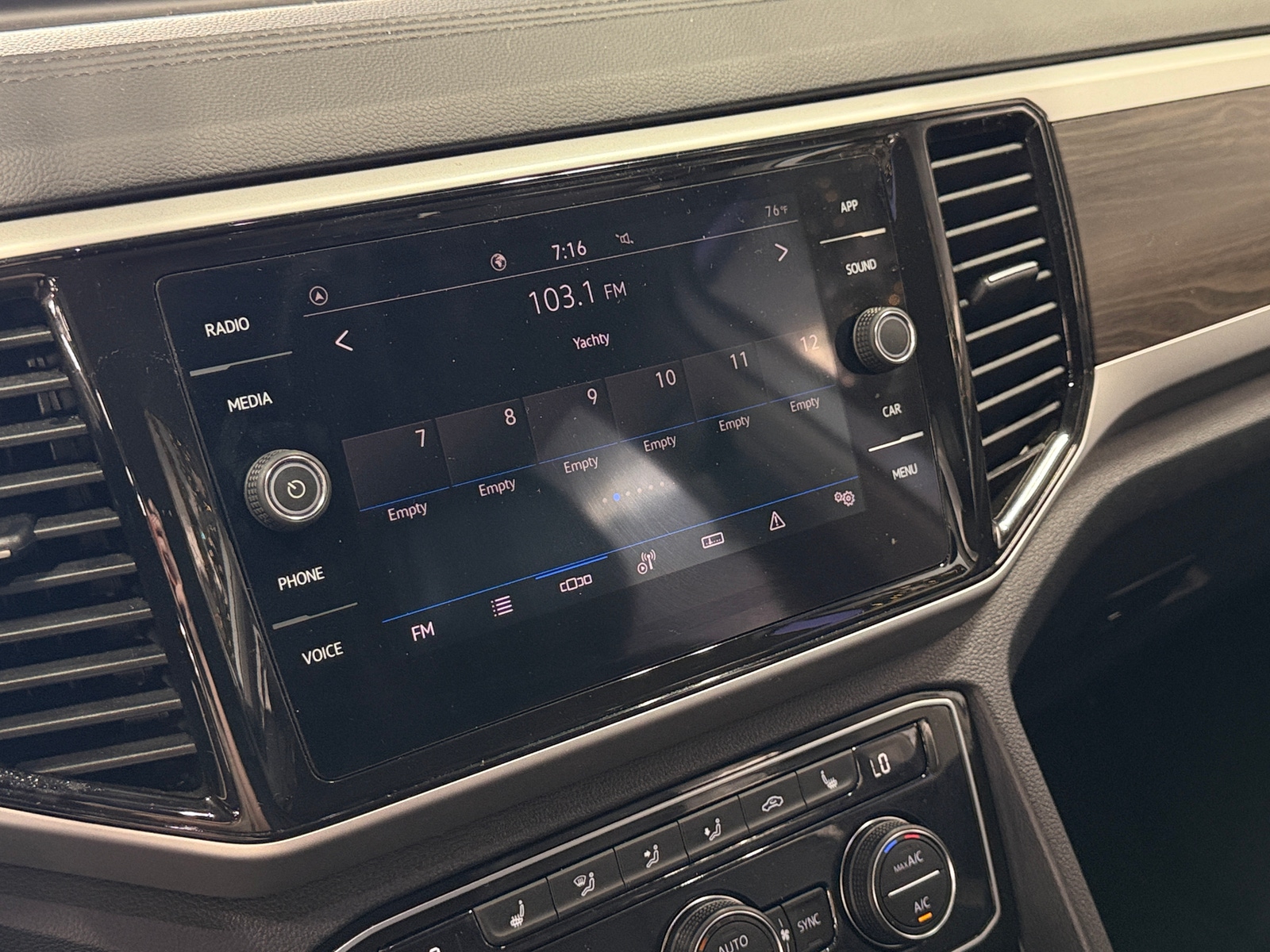 Thumbnail: 2023 Volkswagen Atlas - 3