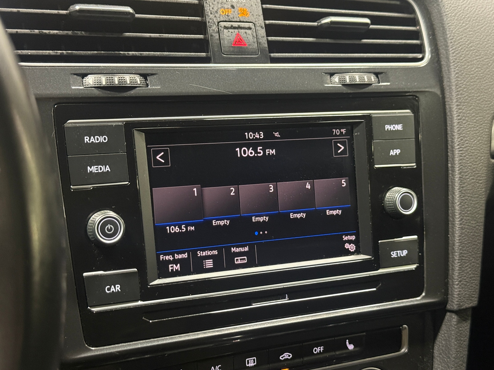 Thumbnail: 2019 Volkswagen e-Golf - 4