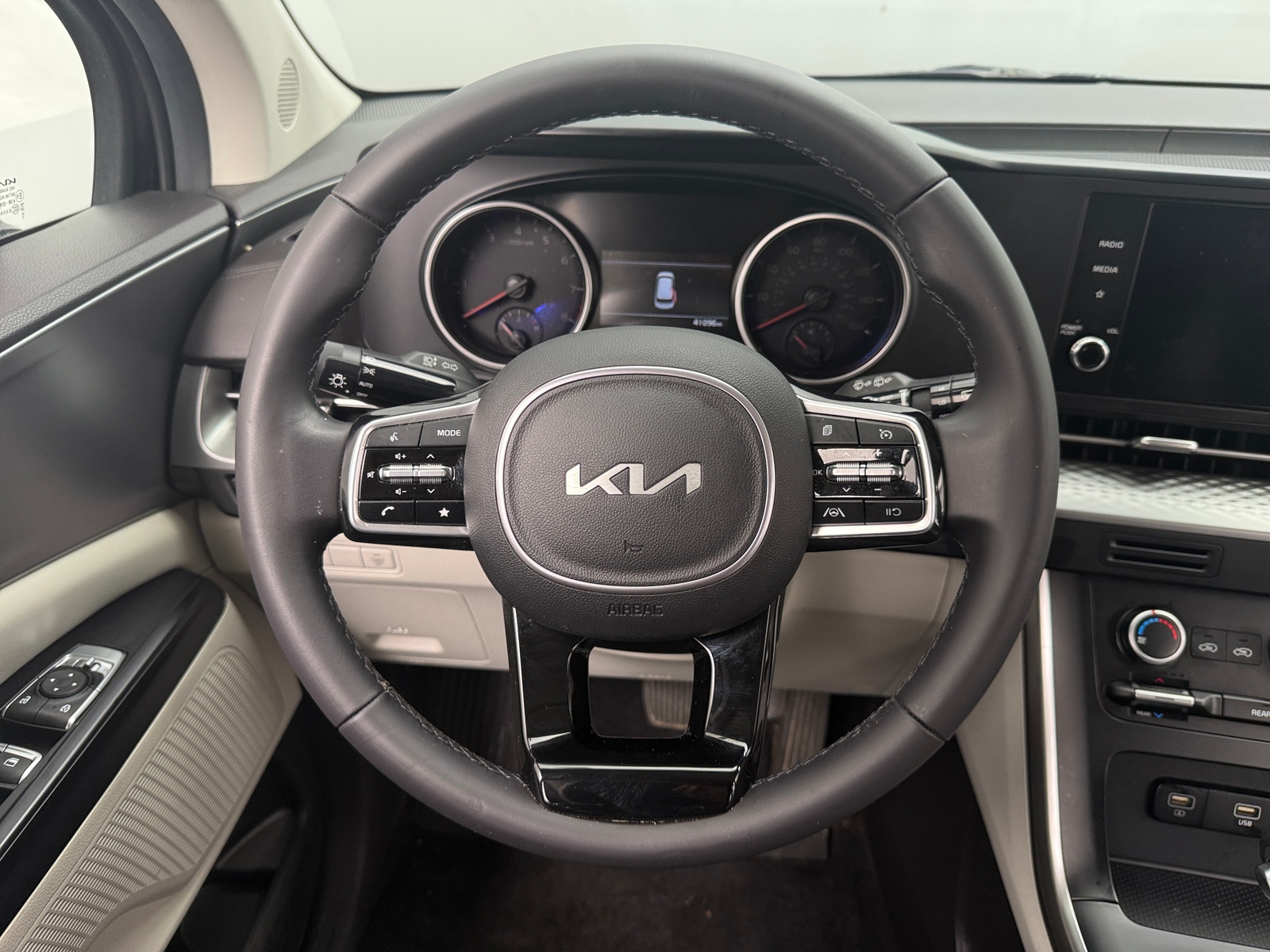 Thumbnail: 2024 Kia Carnival - 4