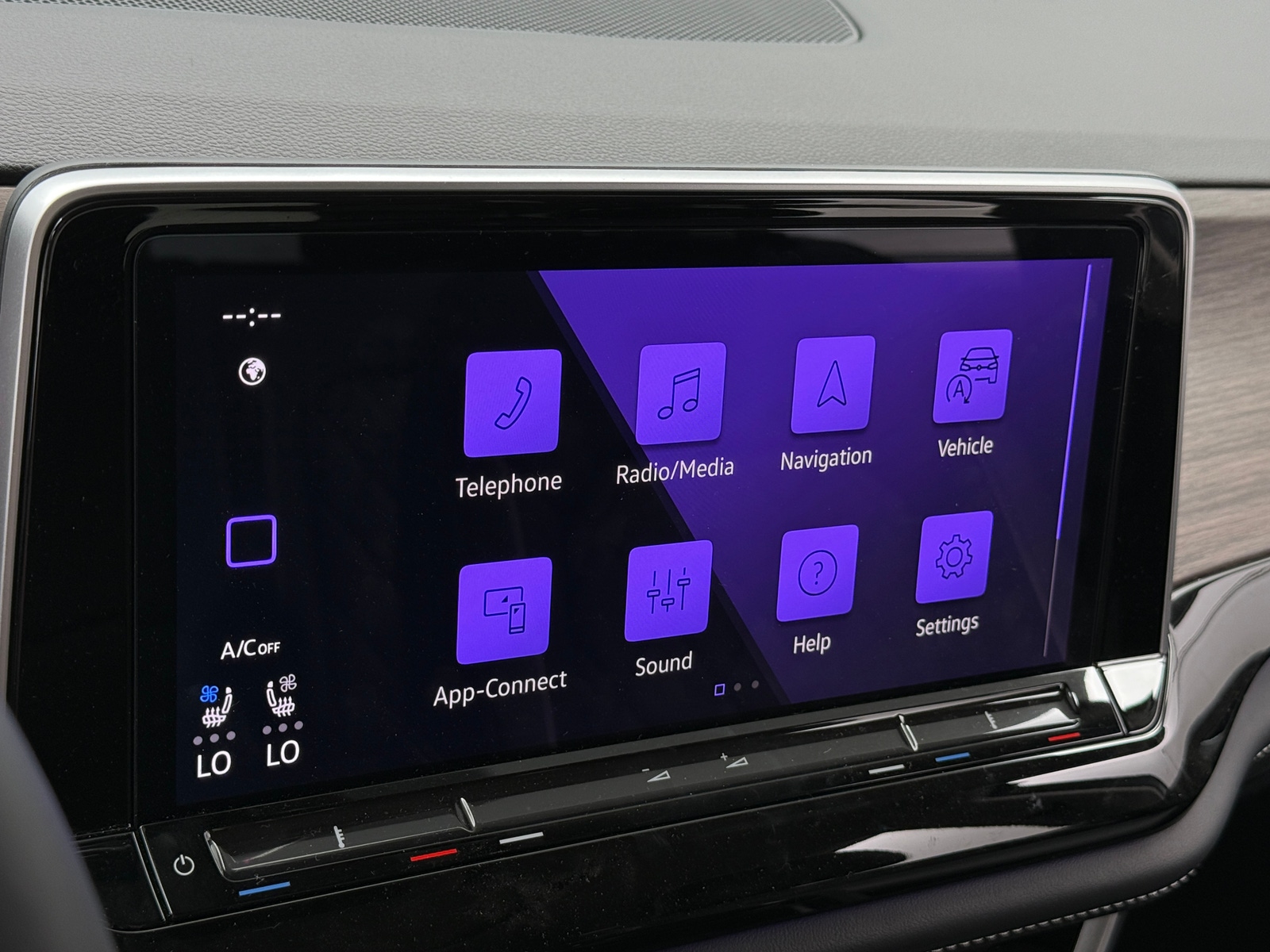 Thumbnail: 2024 Volkswagen Atlas - 3