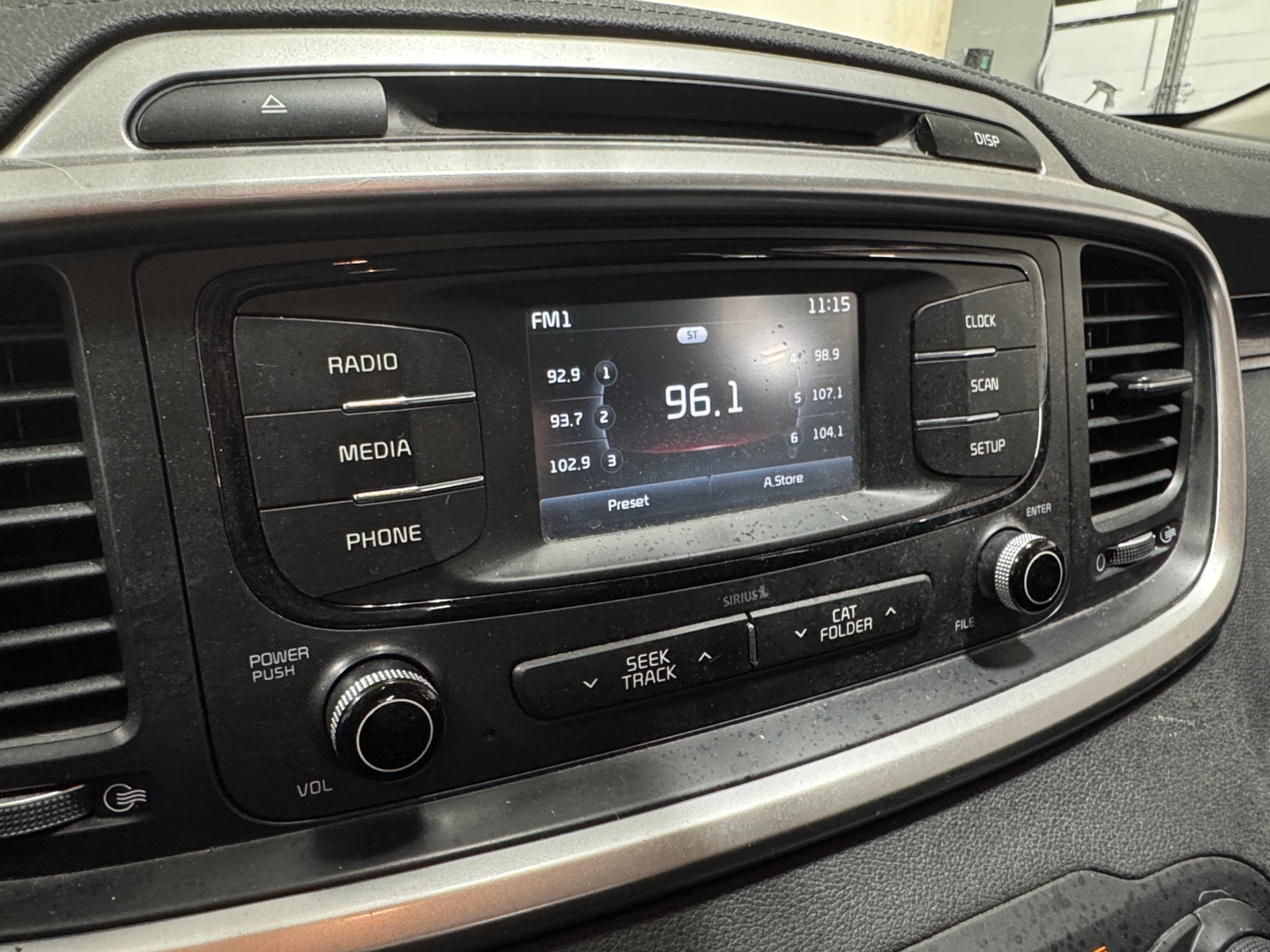 Thumbnail: 2017 Kia Sorento - 4