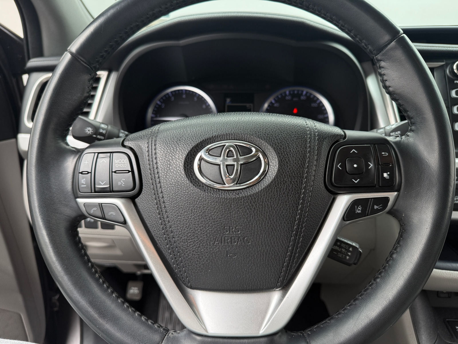 Thumbnail: 2017 Toyota Highlander - 4