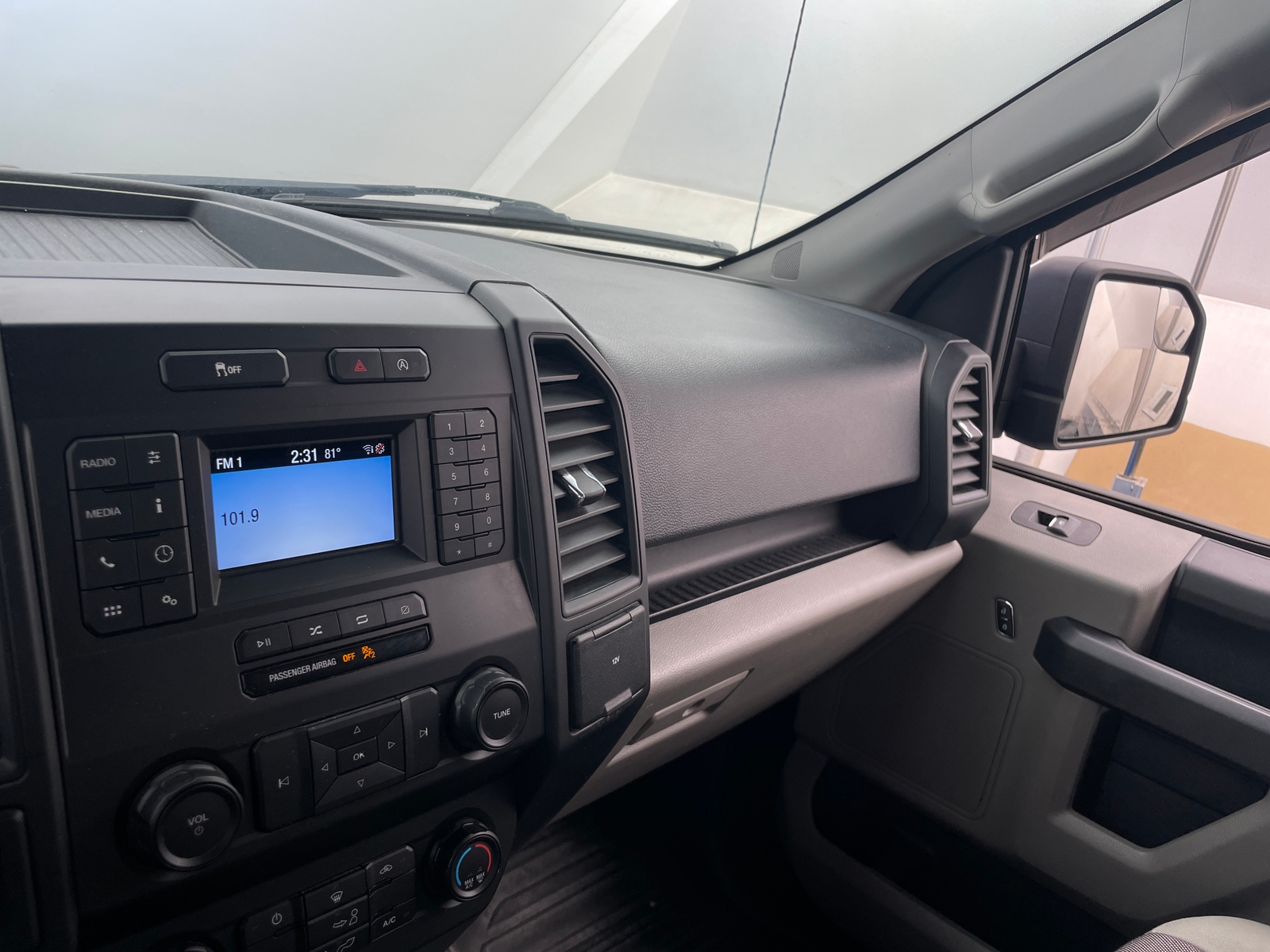 Thumbnail: 2019 Ford Econoline - 4