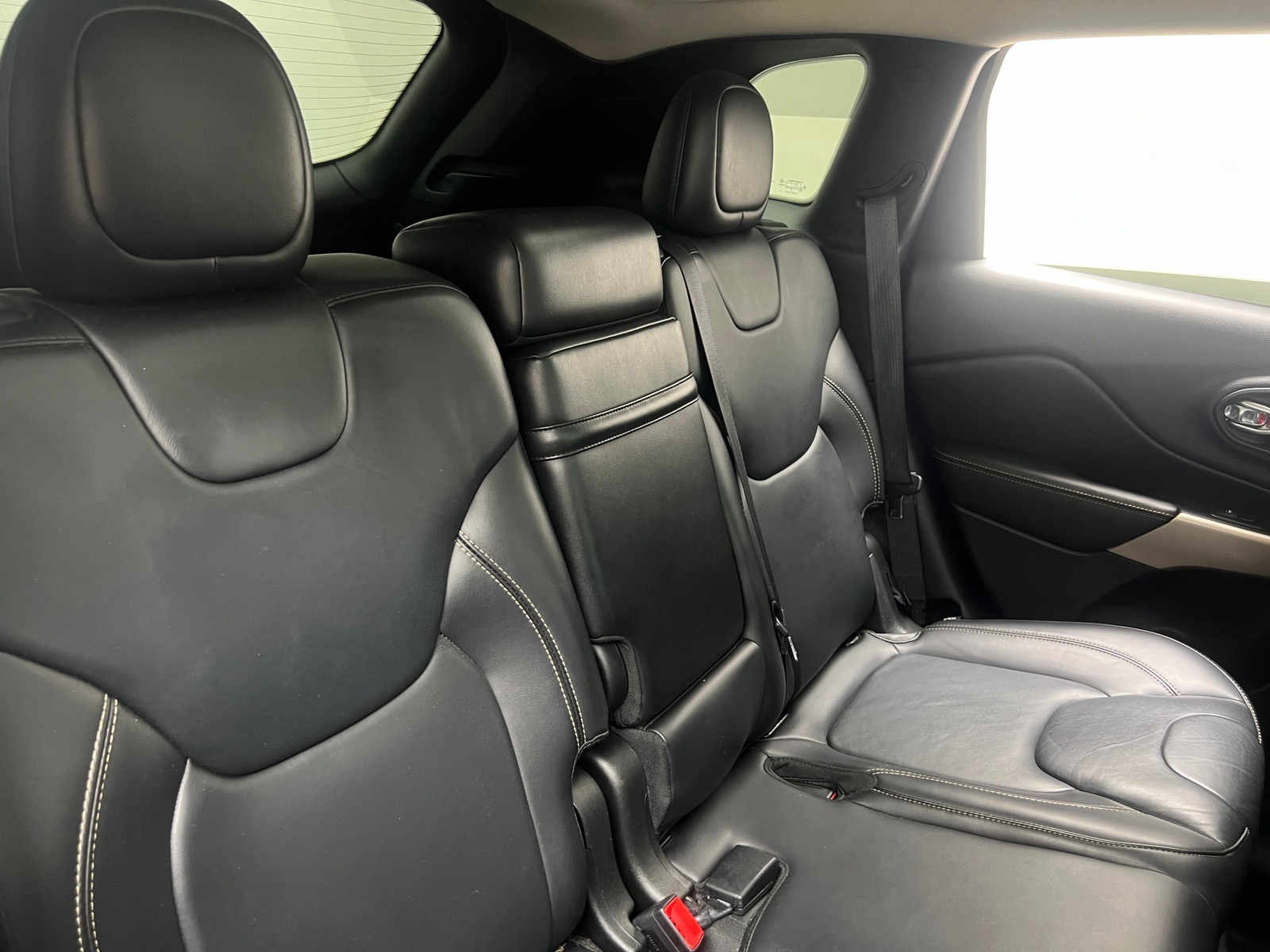 Thumbnail: 2017 Jeep Cherokee - 5