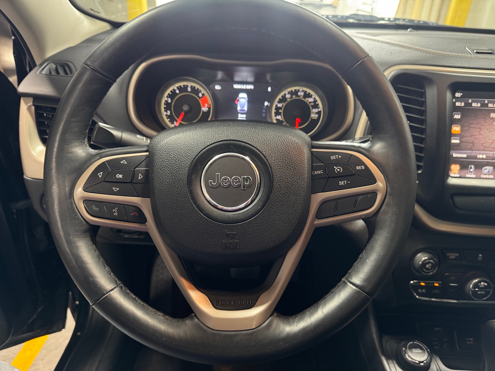 Thumbnail: 2017 Jeep Cherokee - 4