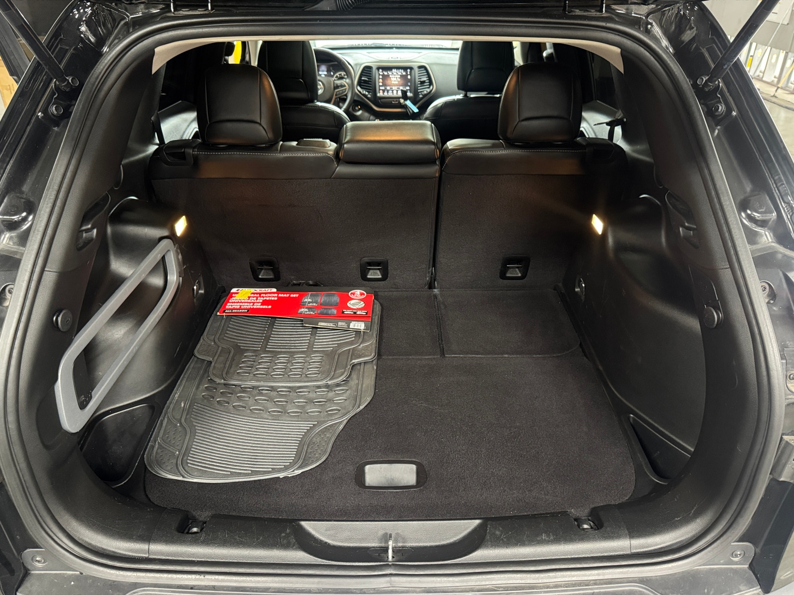 Thumbnail: 2017 Jeep Cherokee - 6