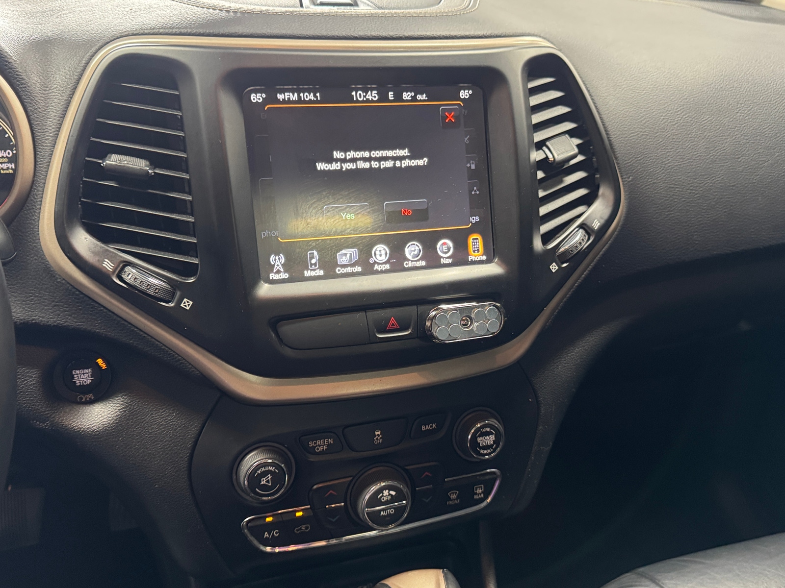 Thumbnail: 2017 Jeep Cherokee - 3