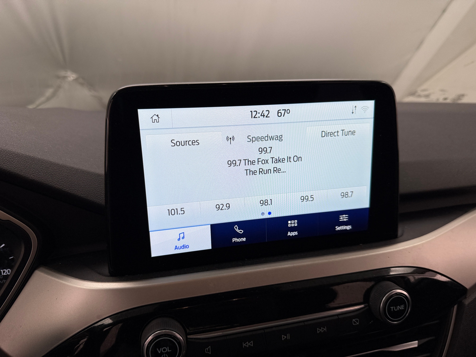 Thumbnail: 2020 Ford Escape - 3