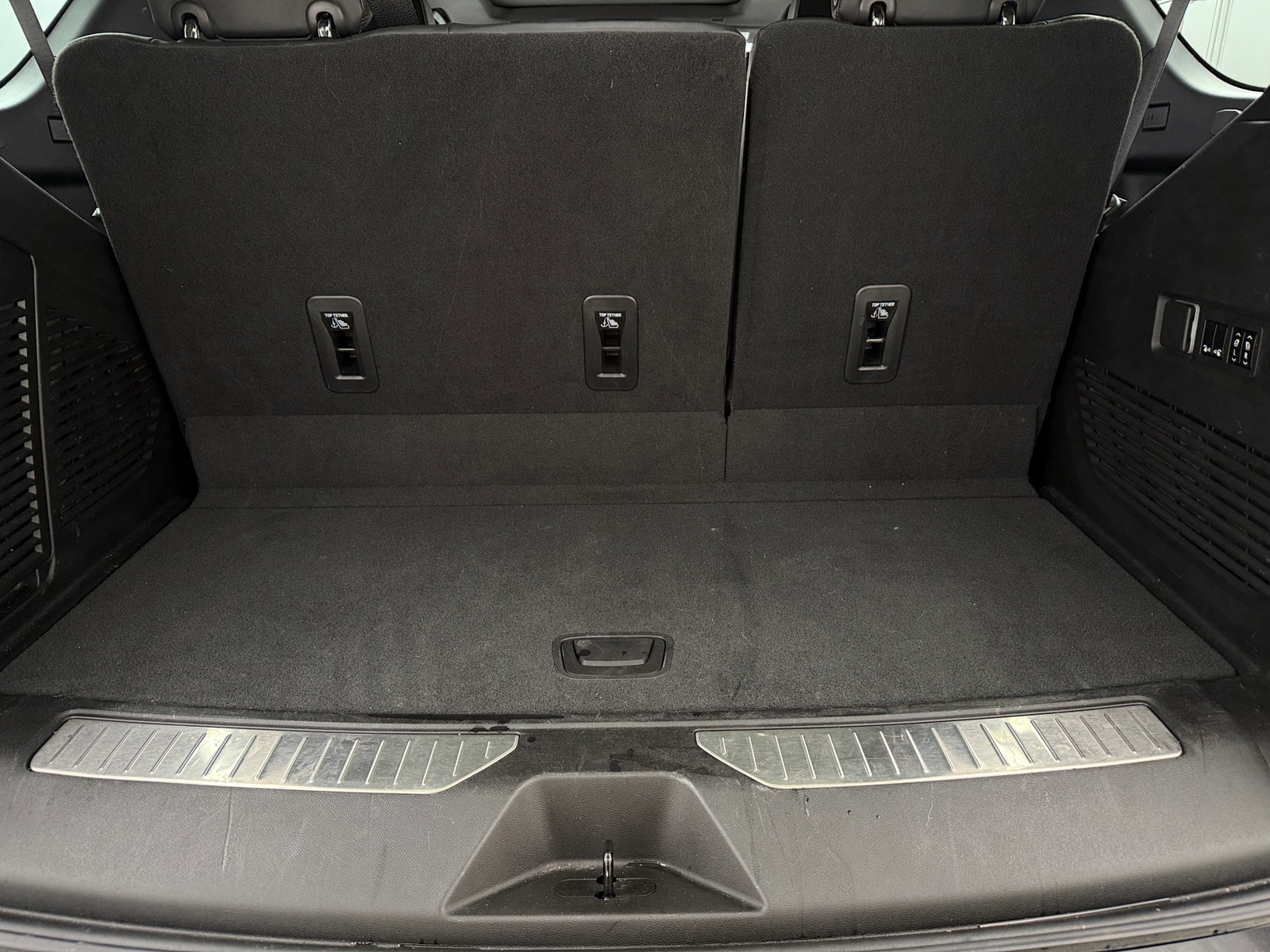 Thumbnail: 2023 Chevrolet Tahoe - 6