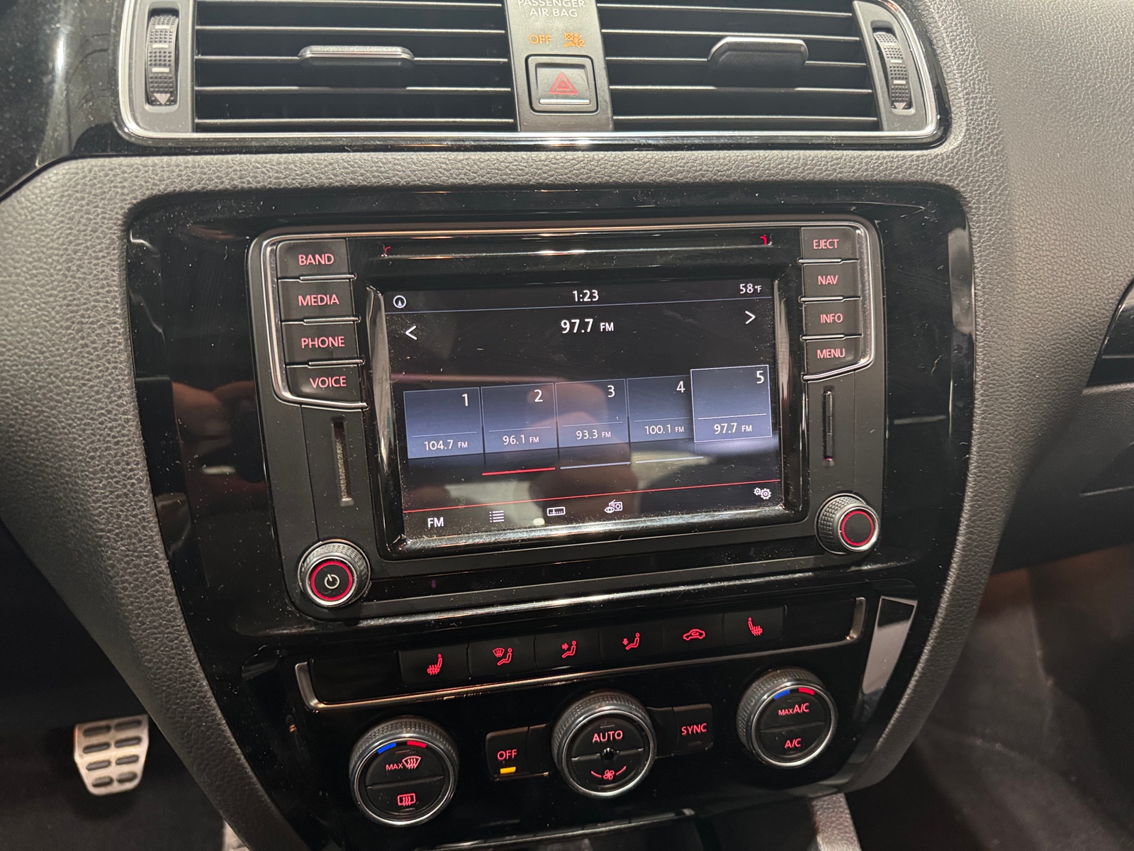 Thumbnail: 2017 Volkswagen Jetta - 3