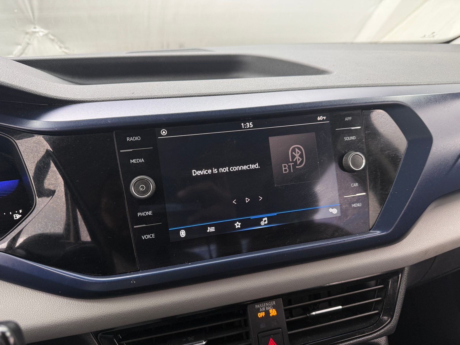 Thumbnail: 2022 Volkswagen Taos - 4