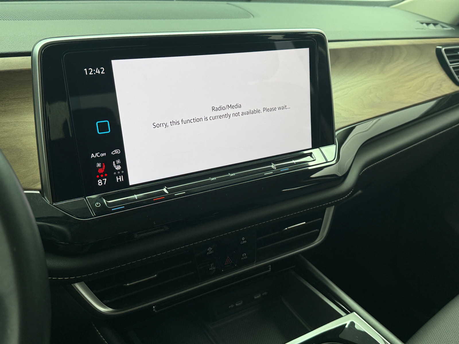 Thumbnail: 2024 Volkswagen Atlas - 3