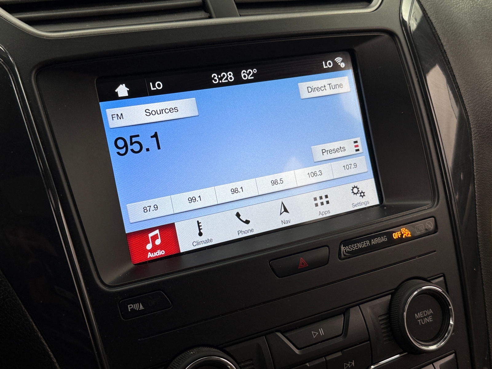 Thumbnail: 2019 Ford Explorer - 3