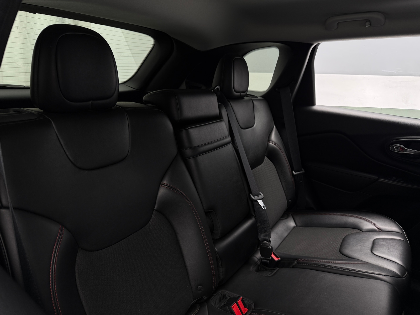 Thumbnail: 2019 Jeep Cherokee - 6