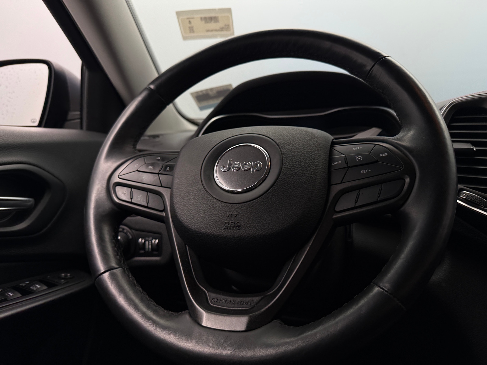 Thumbnail: 2019 Jeep Cherokee - 5