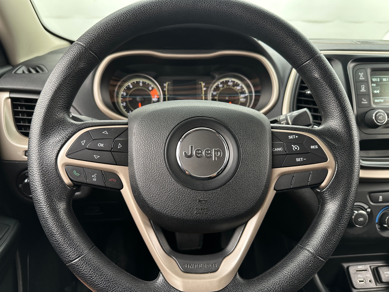 Thumbnail: 2017 Jeep Cherokee - 5