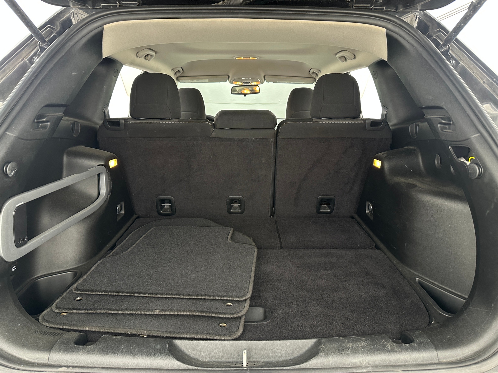 Thumbnail: 2017 Jeep Cherokee - 7