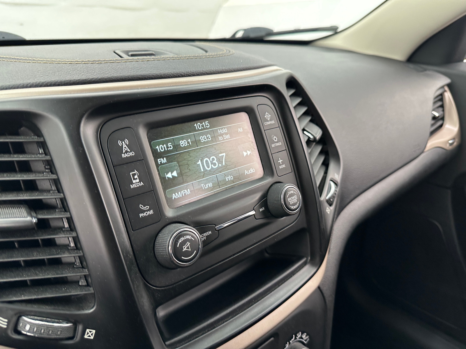 Thumbnail: 2017 Jeep Cherokee - 4