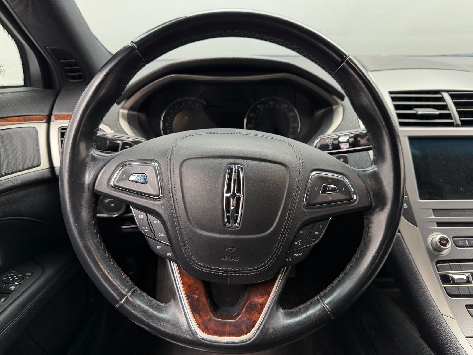 Thumbnail: 2017 Lincoln MKZ - 4