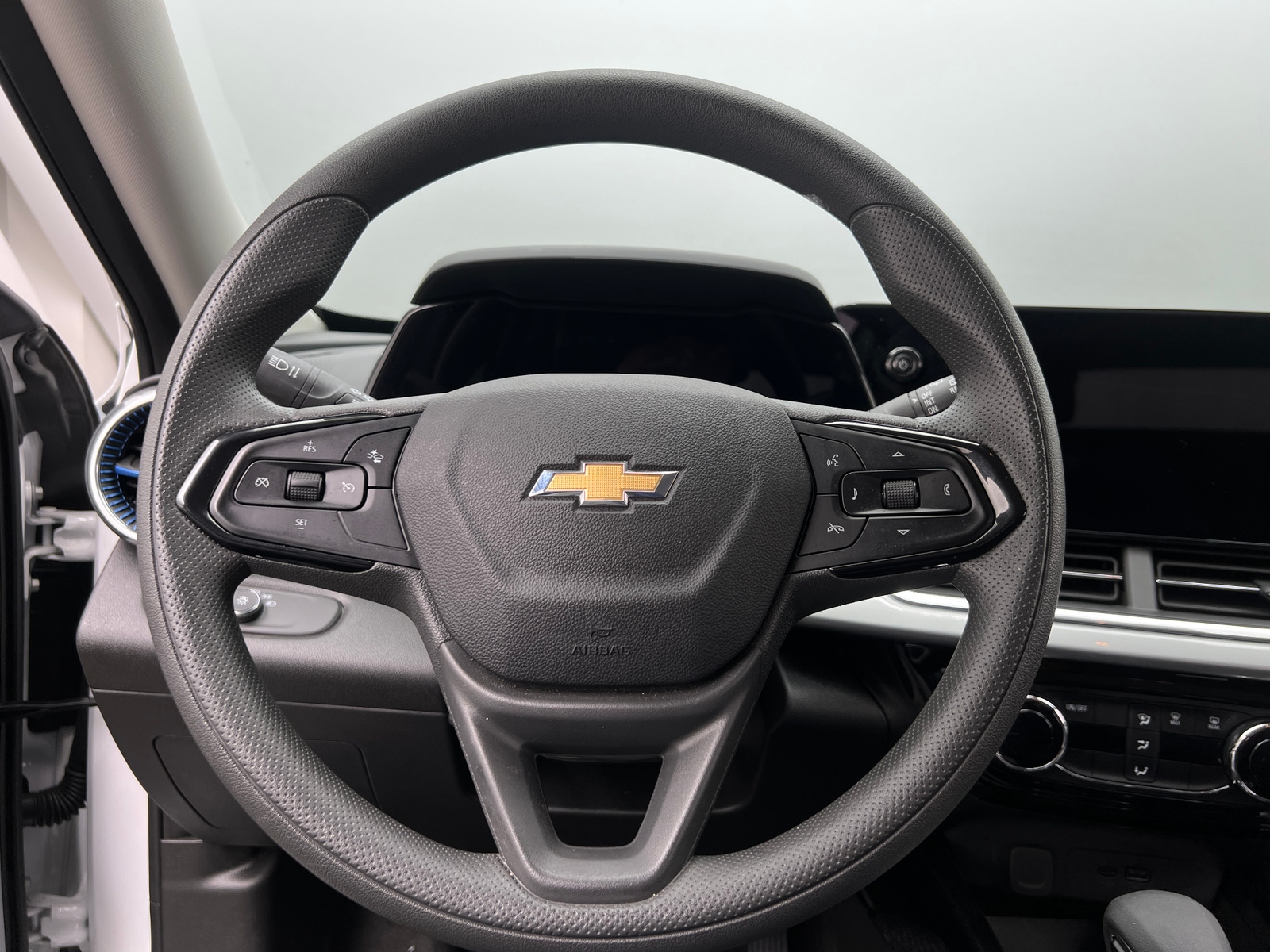 Thumbnail: 2025 Chevrolet Trax - 5