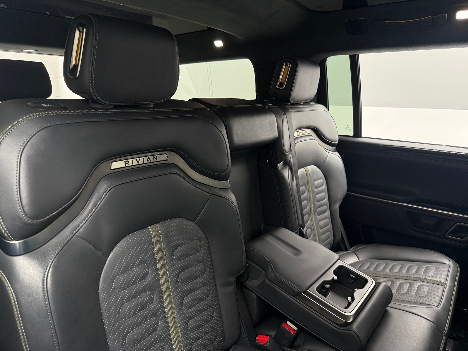 Thumbnail: 2023 Rivian R1S - 5