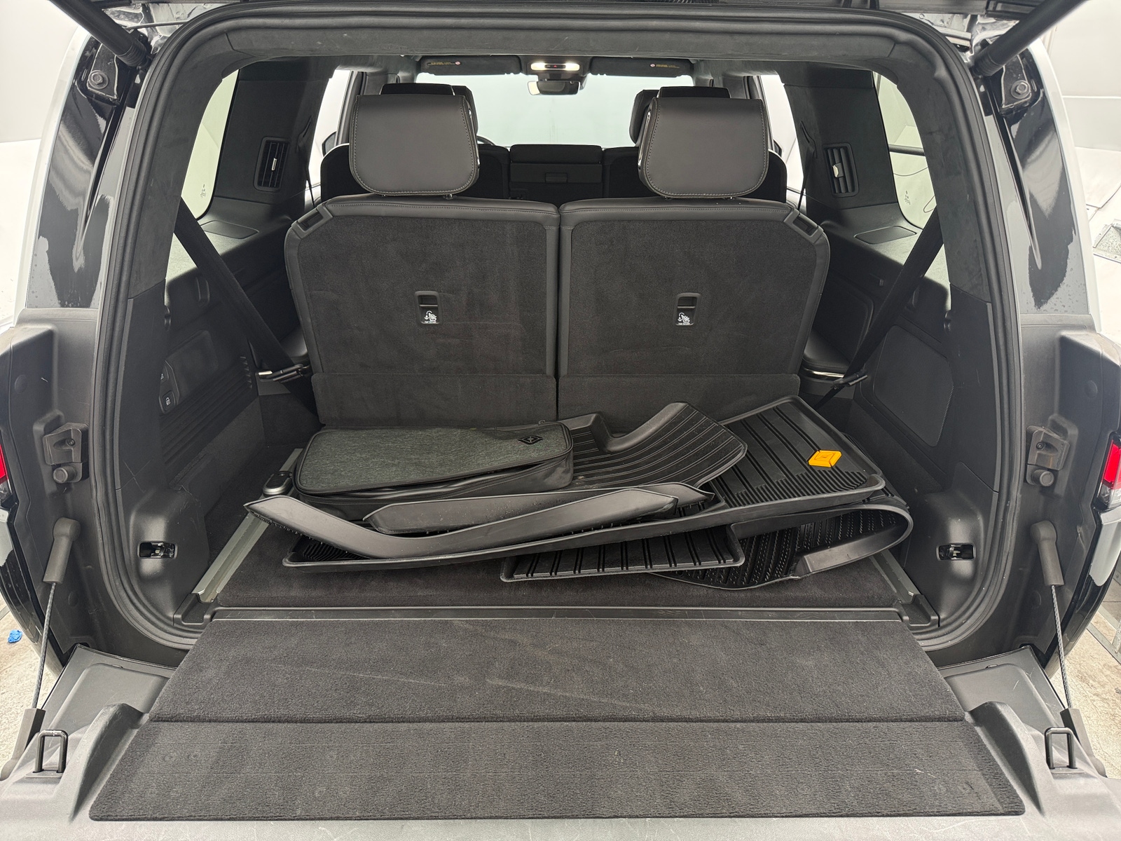 Thumbnail: 2023 Rivian R1S - 6