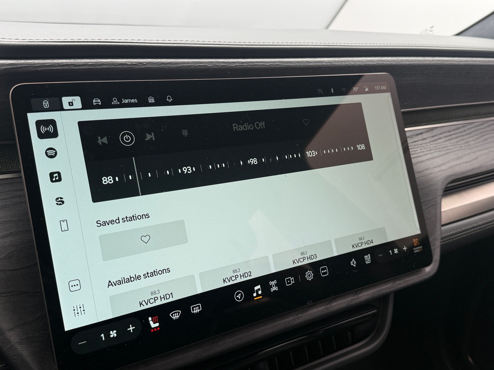 Thumbnail: 2023 Rivian R1S - 3