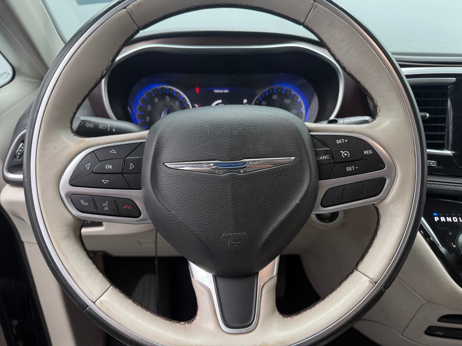 Thumbnail: 2017 Chrysler Pacifica - 4