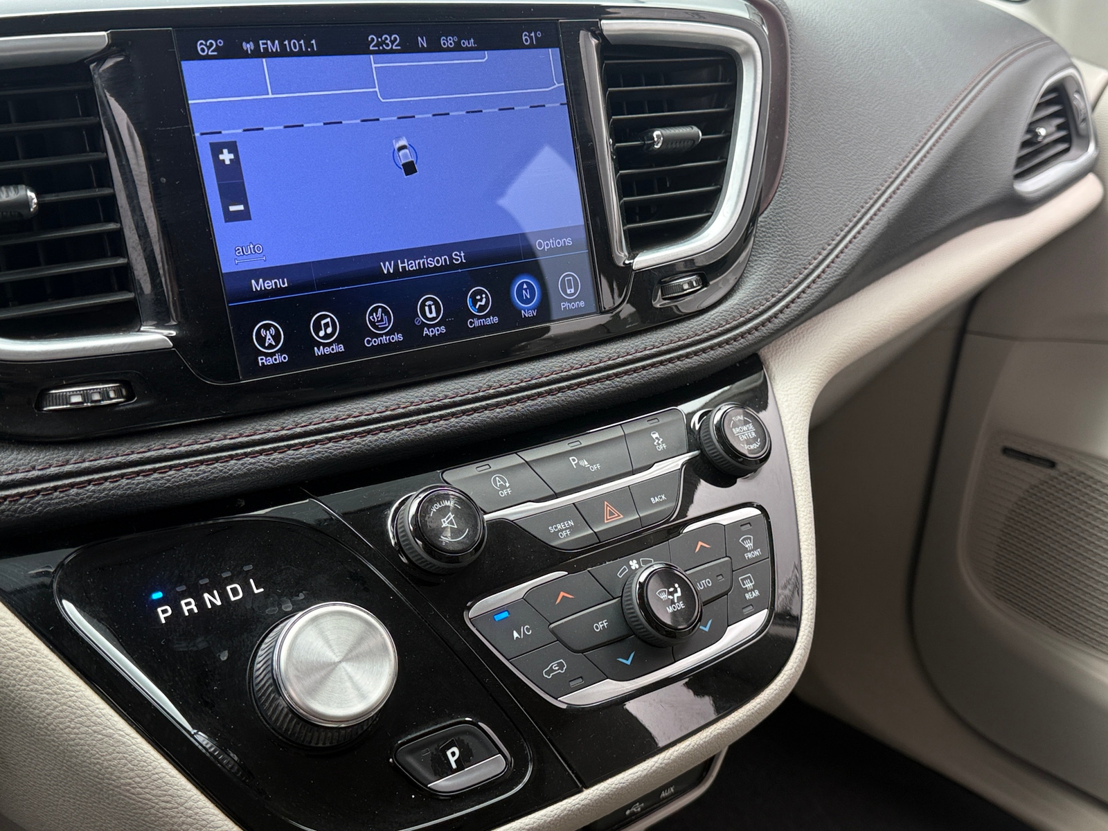 Thumbnail: 2017 Chrysler Pacifica - 3