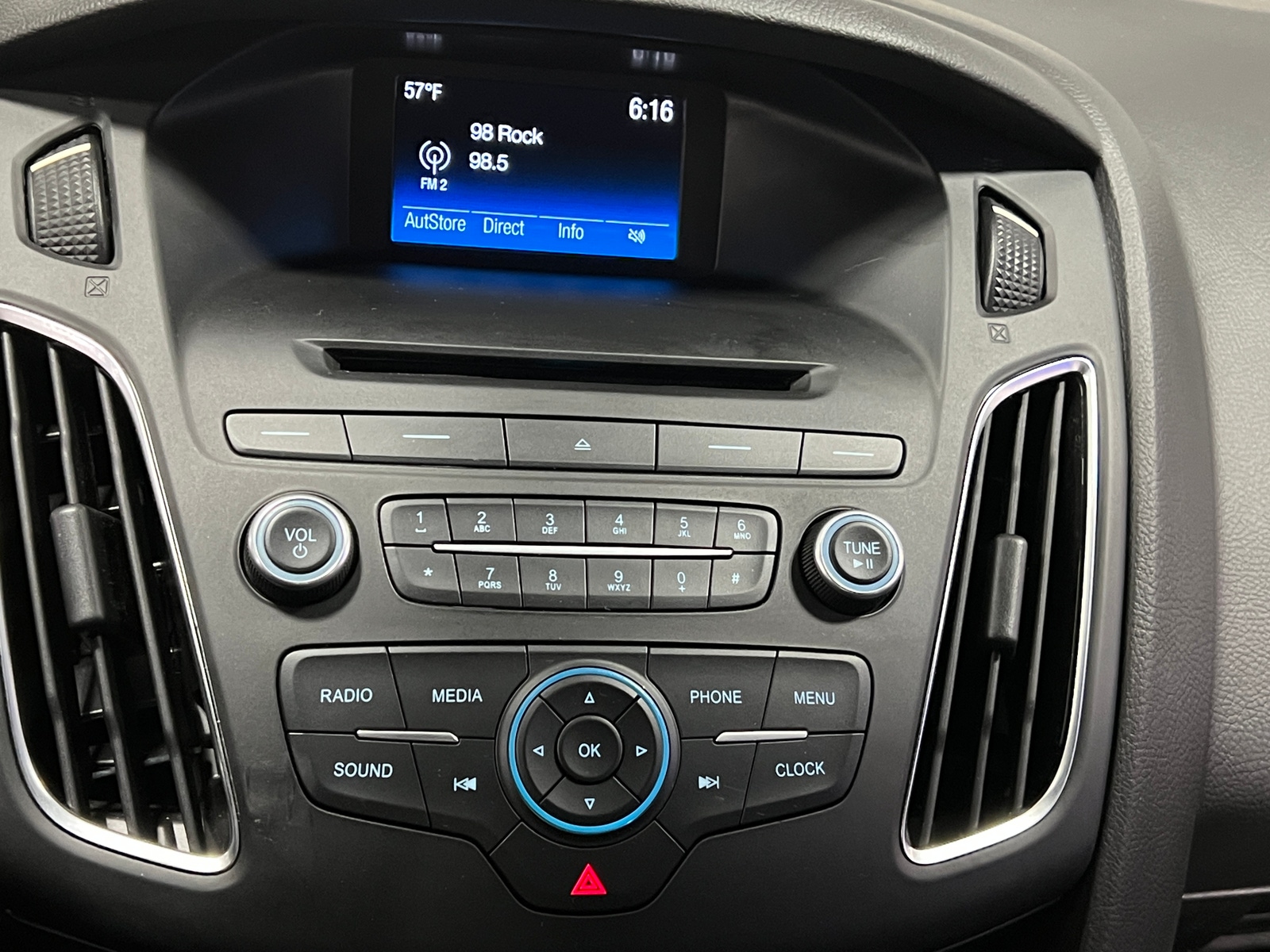 Thumbnail: 2017 Ford Focus - 4