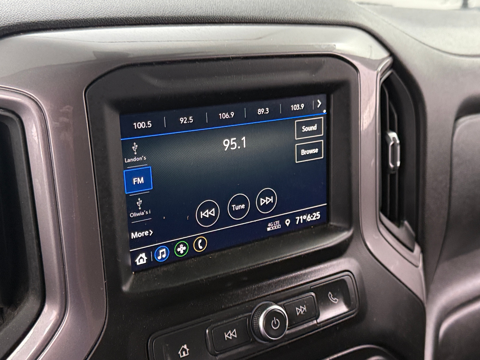 Thumbnail: 2021 Chevrolet Silverado 1500 - 4