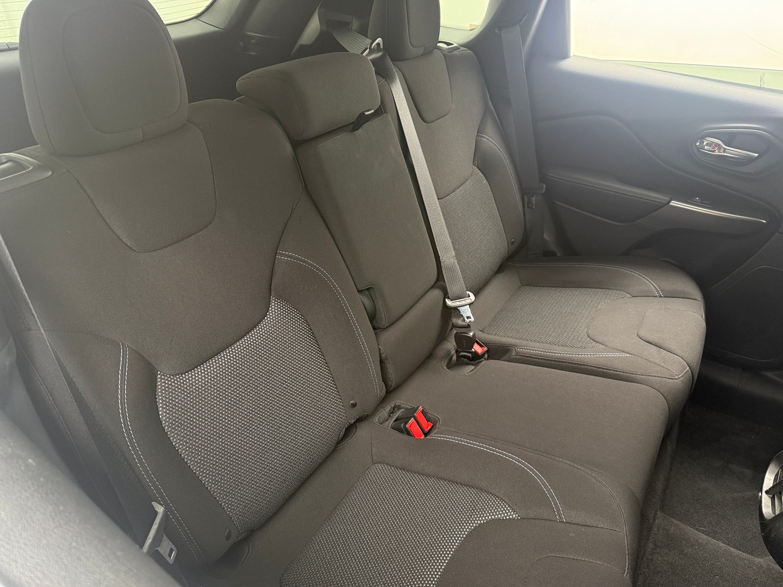 Thumbnail: 2019 Jeep Cherokee - 6