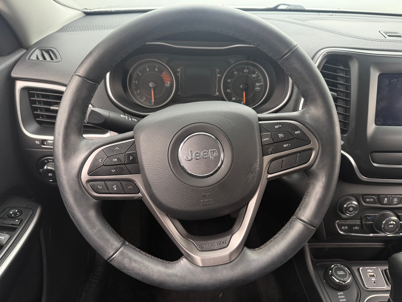 Thumbnail: 2019 Jeep Cherokee - 5