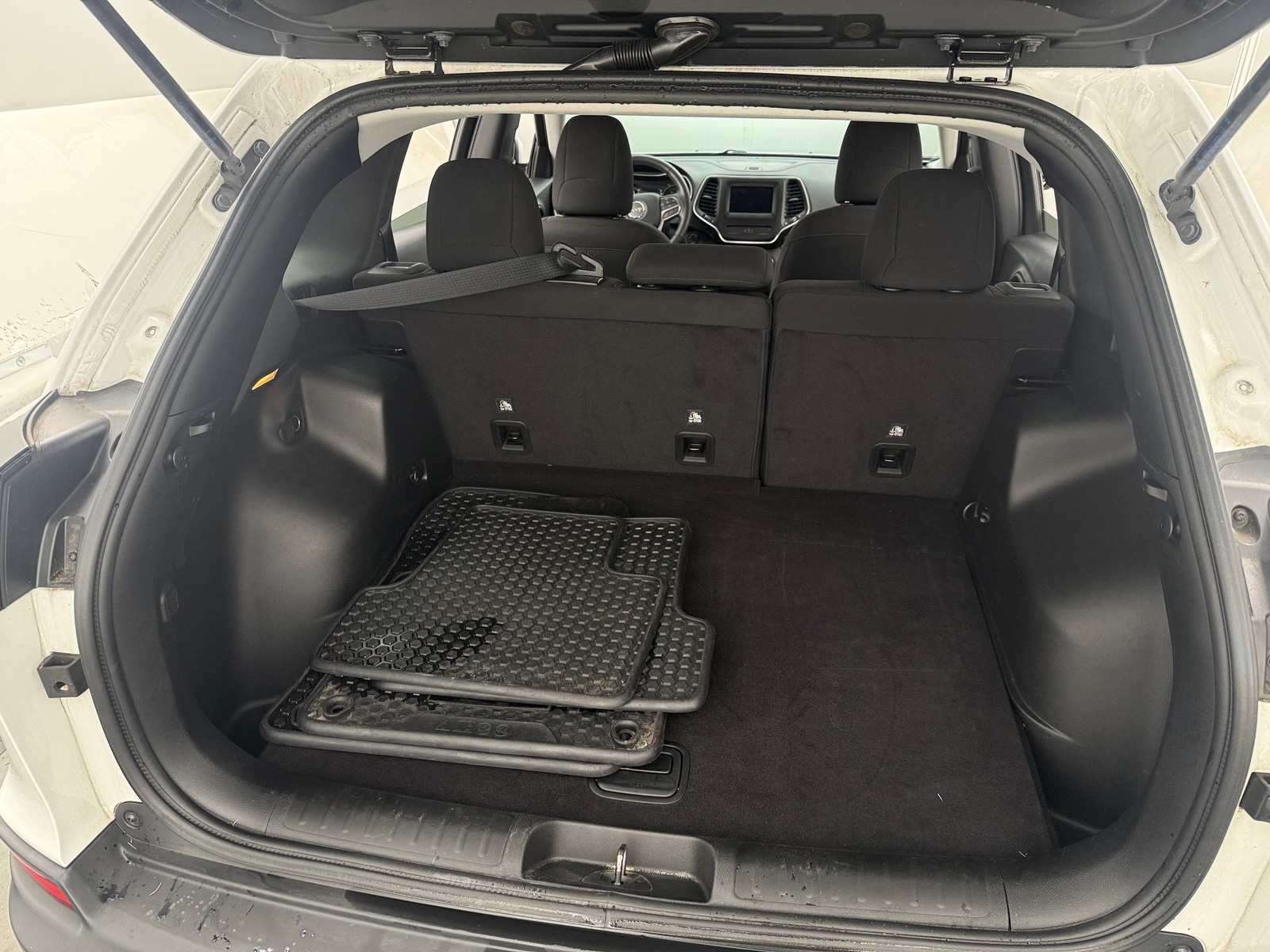 Thumbnail: 2019 Jeep Cherokee - 7