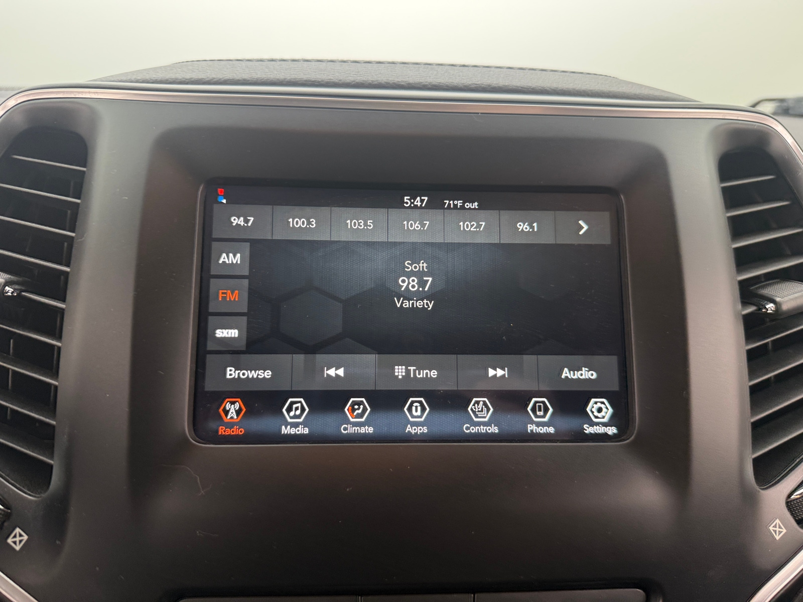 Thumbnail: 2019 Jeep Cherokee - 4