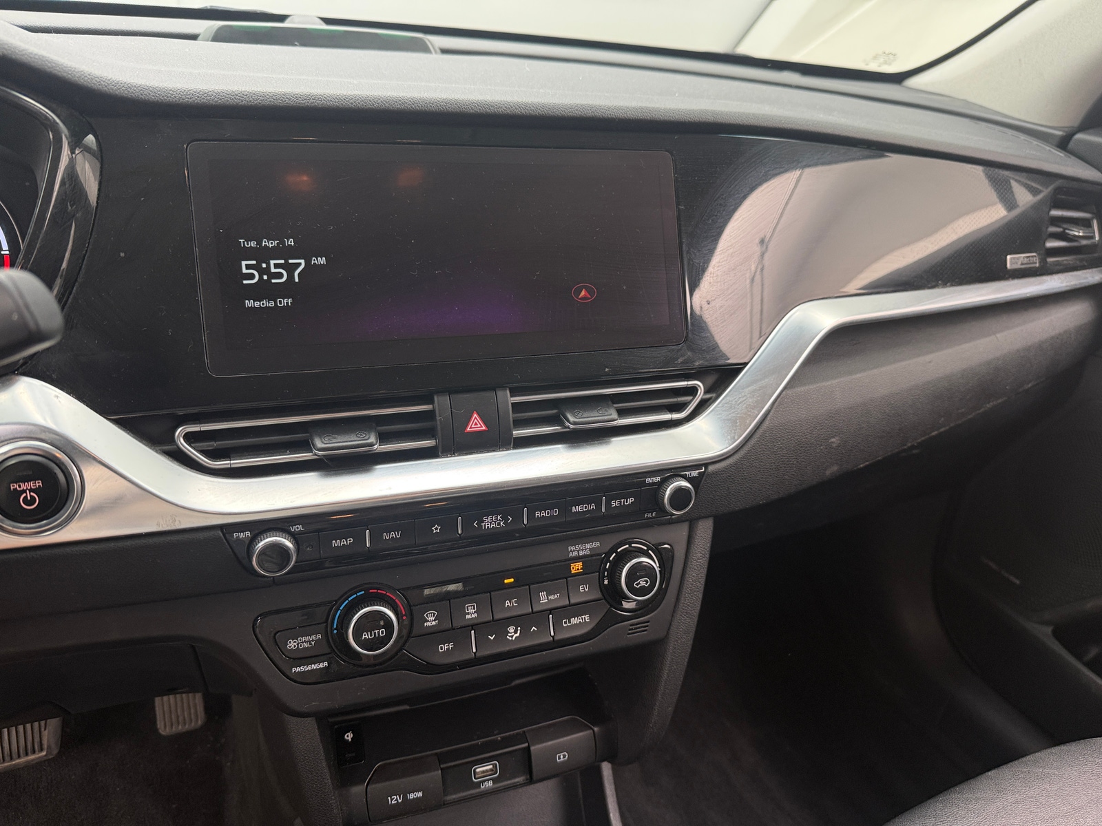 Thumbnail: 2022 Kia Niro - 3