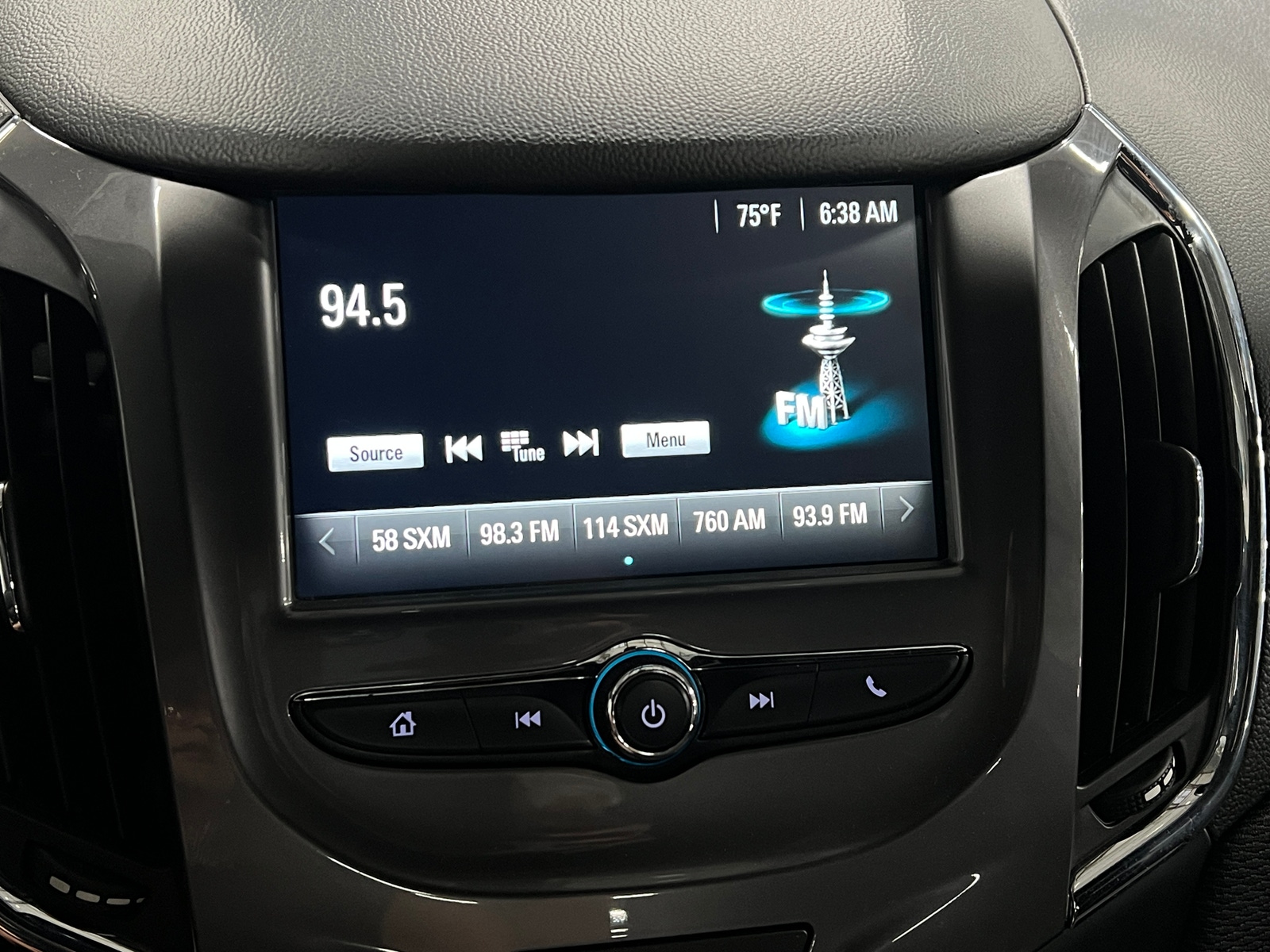 Thumbnail: 2018 Chevrolet Cruze - 4