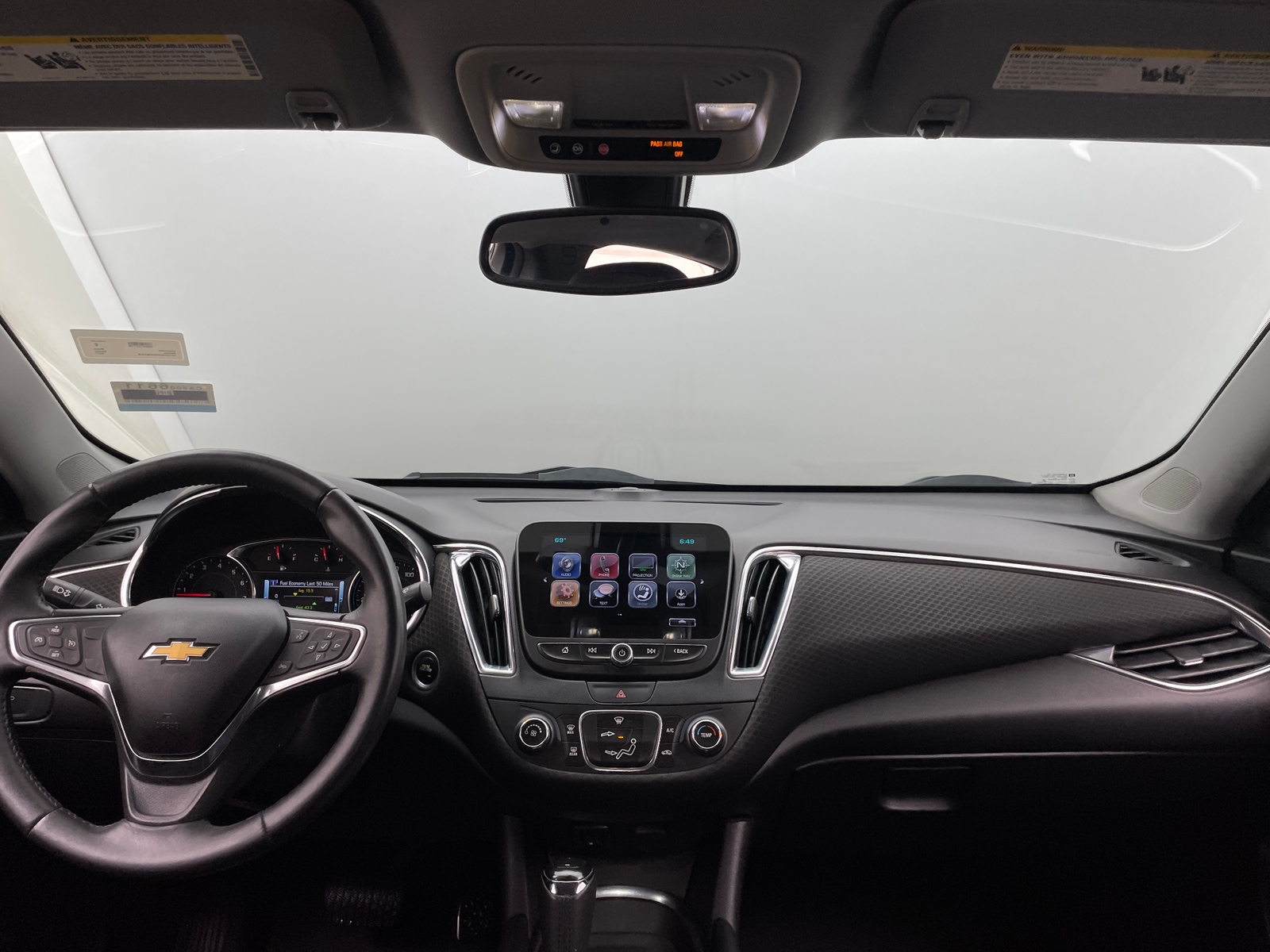 Thumbnail: 2017 Chevrolet Malibu - 3