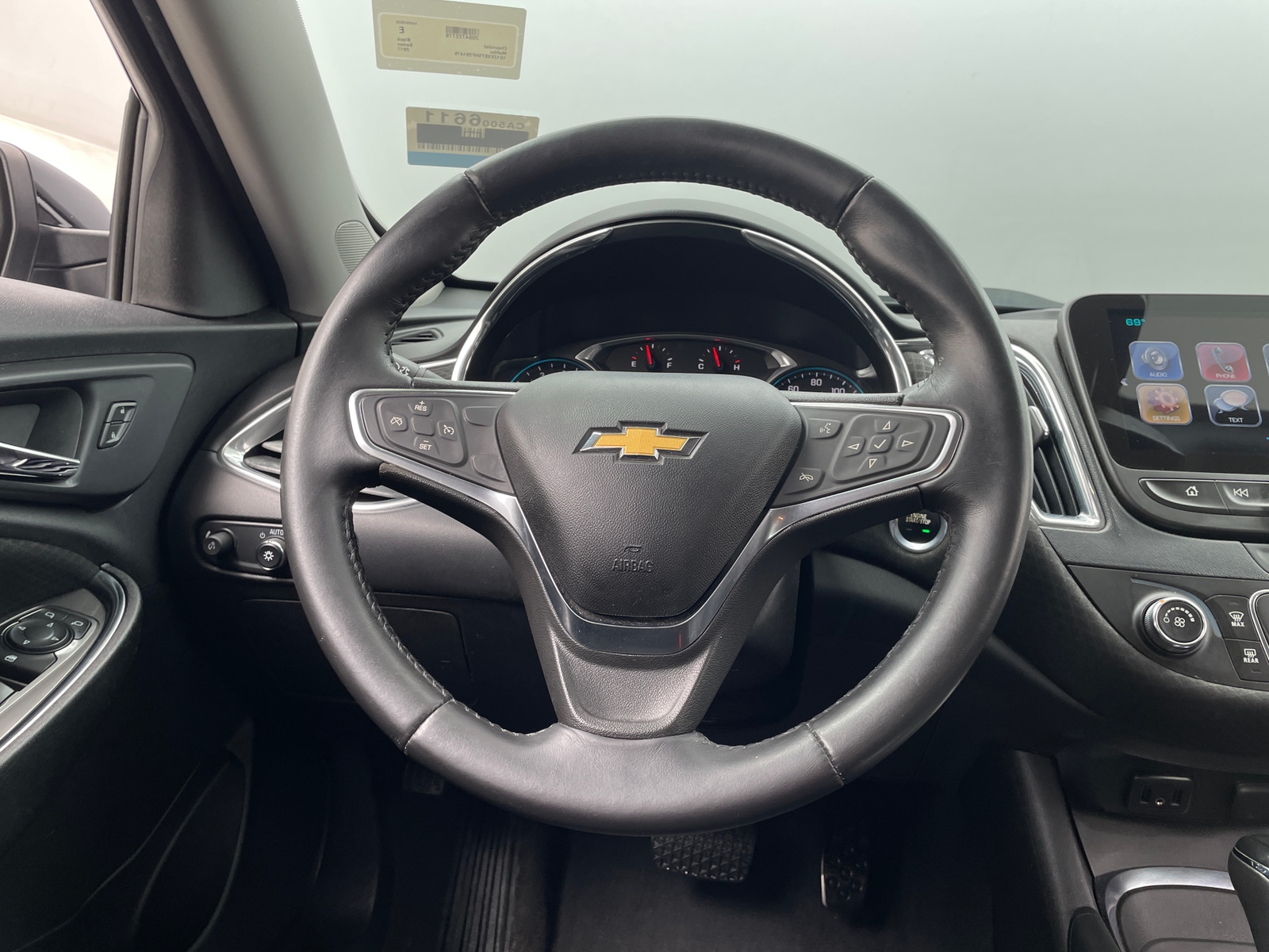 Thumbnail: 2017 Chevrolet Malibu - 5