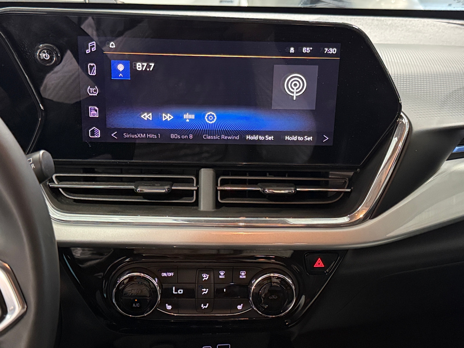 Thumbnail: 2025 Chevrolet Trax - 4