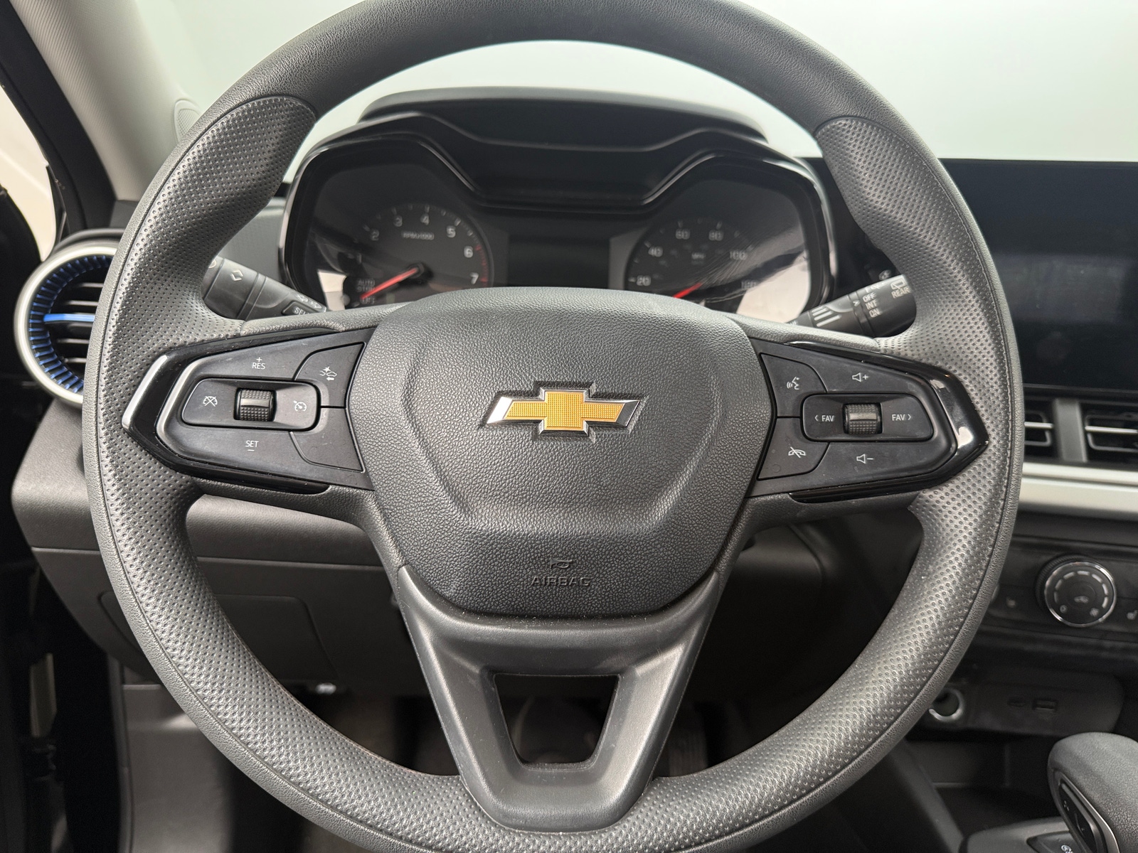 Thumbnail: 2025 Chevrolet Trax - 5