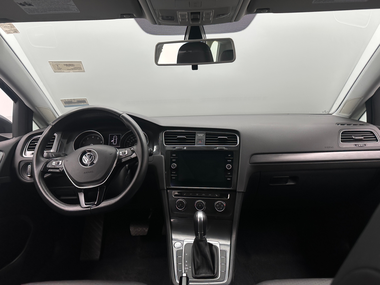 Thumbnail: 2018 Volkswagen e-Golf - 2