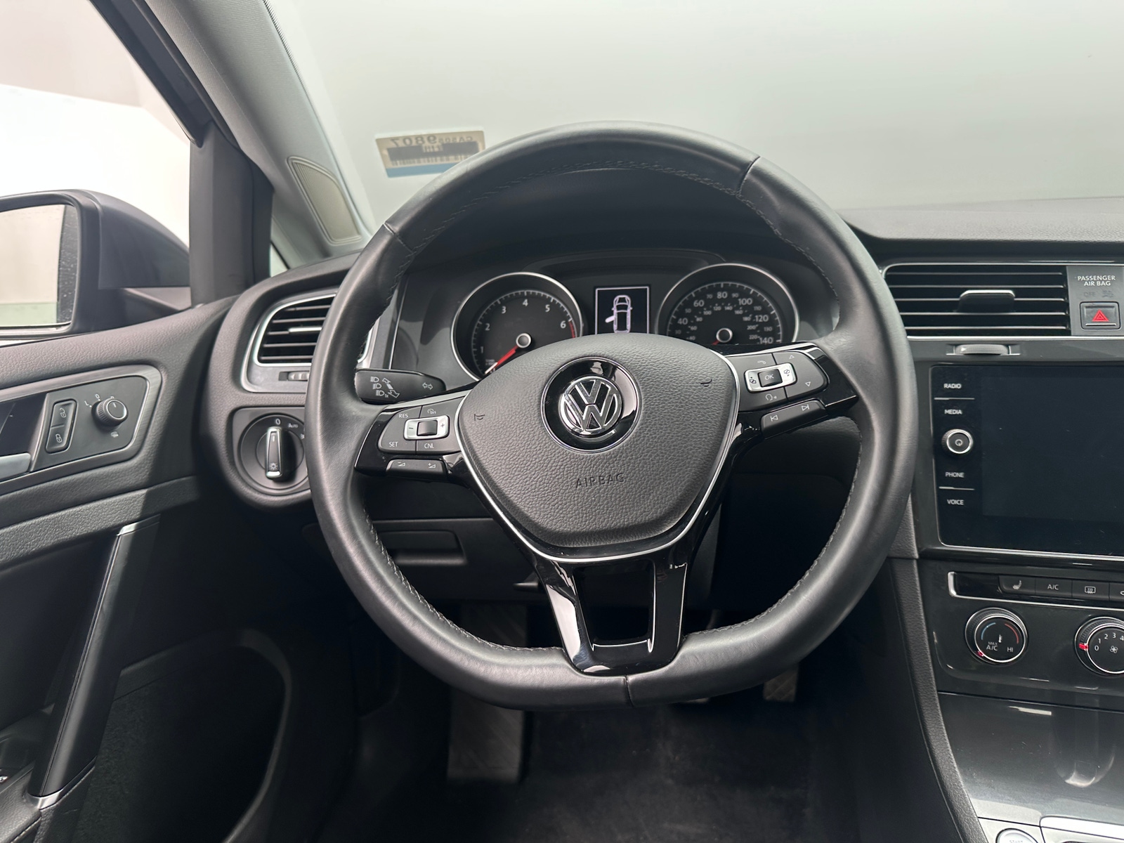 Thumbnail: 2018 Volkswagen e-Golf - 4