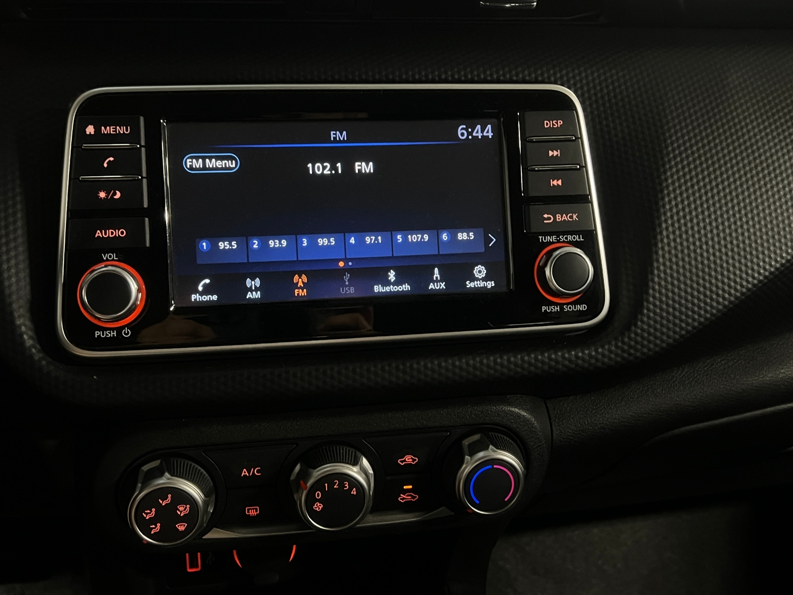 Thumbnail: 2023 Nissan Kicks - 4