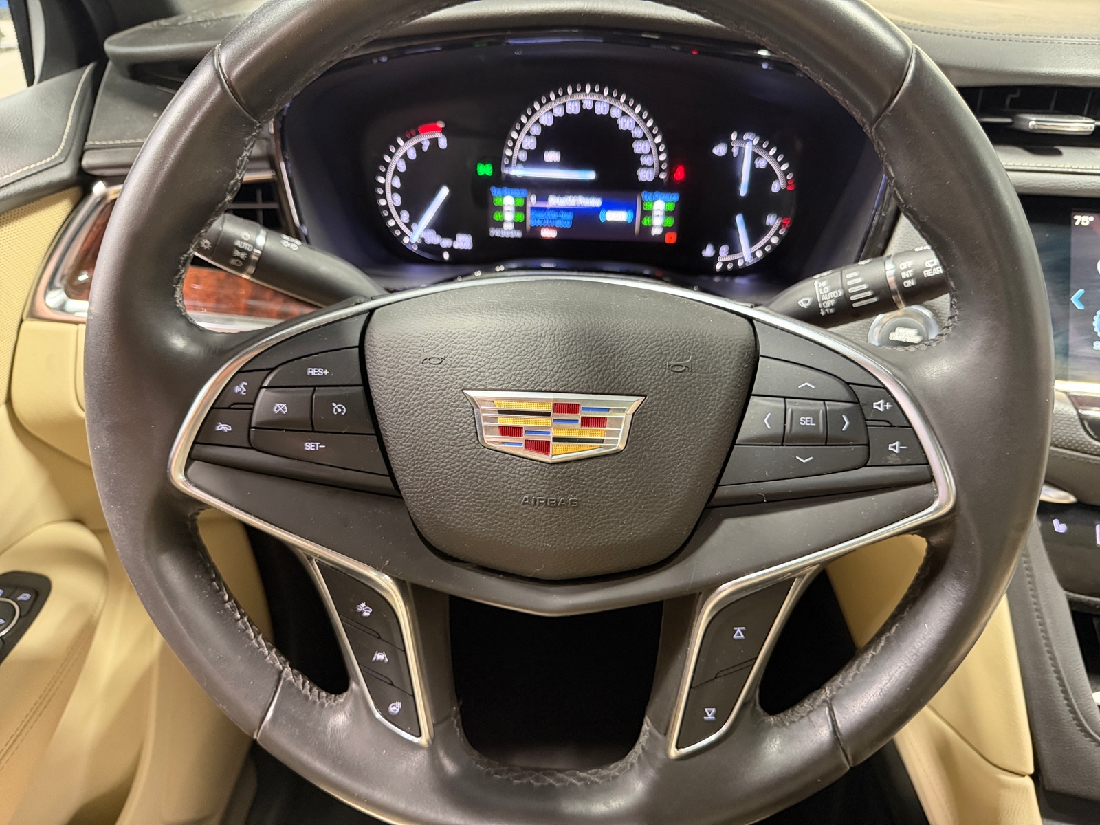 Thumbnail: 2017 Cadillac XT5 - 4