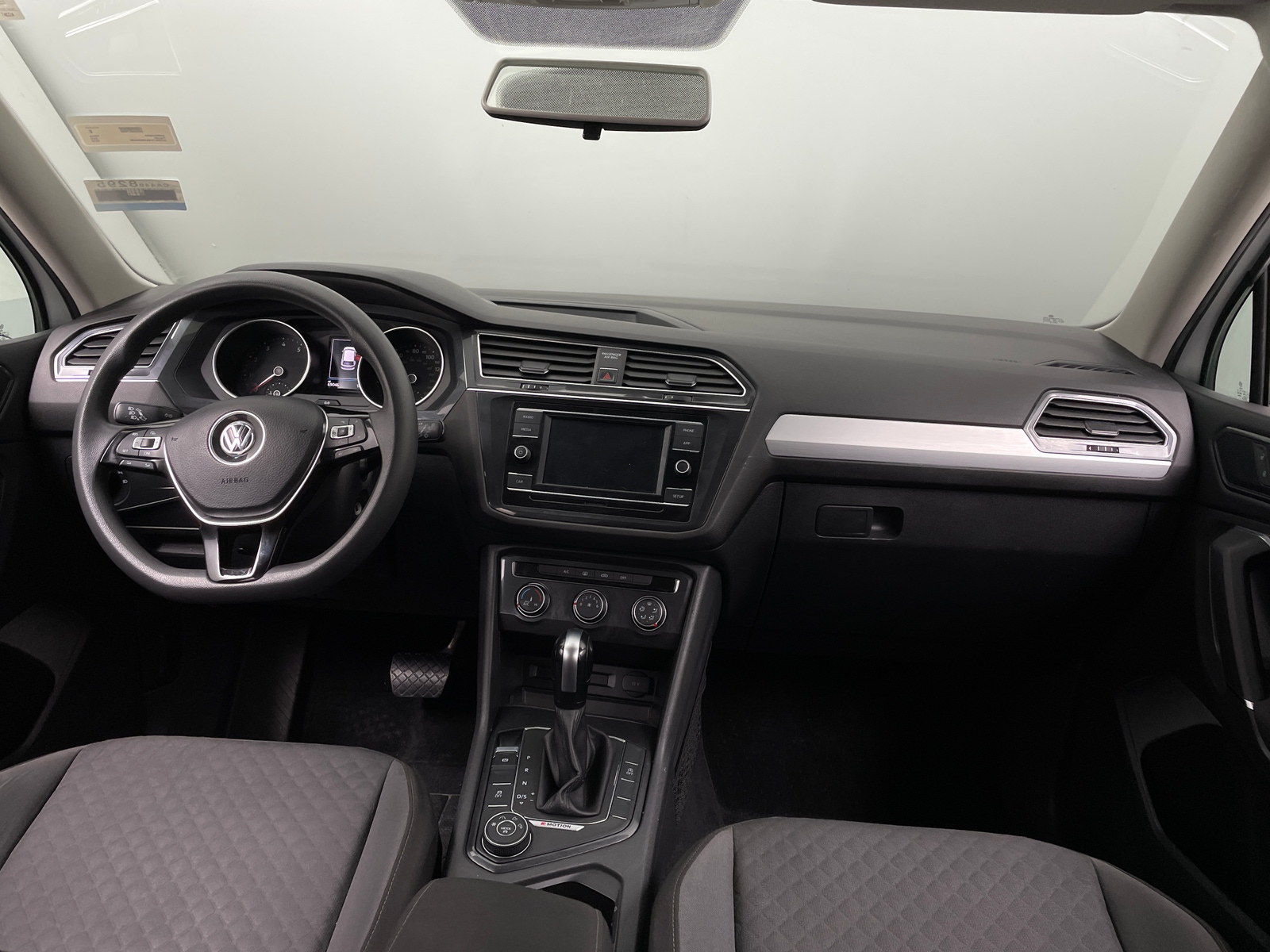 Thumbnail: 2018 Volkswagen Tiguan - 3