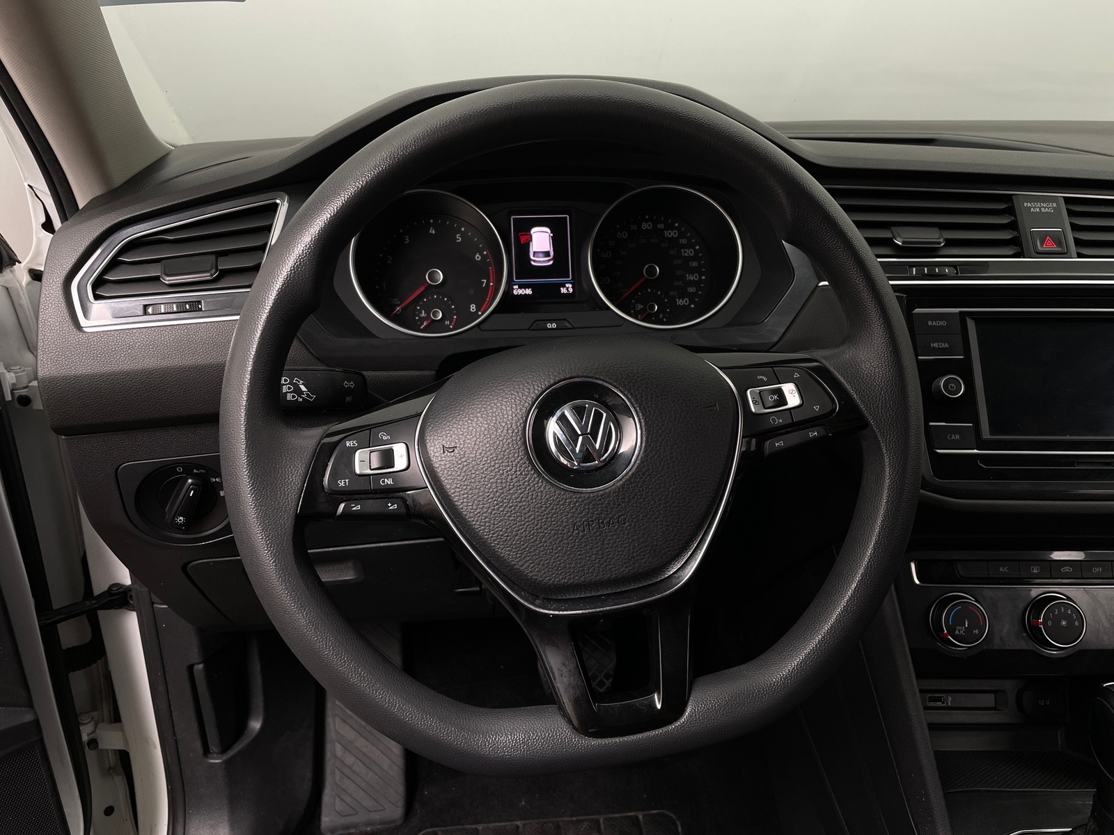 Thumbnail: 2018 Volkswagen Tiguan - 5