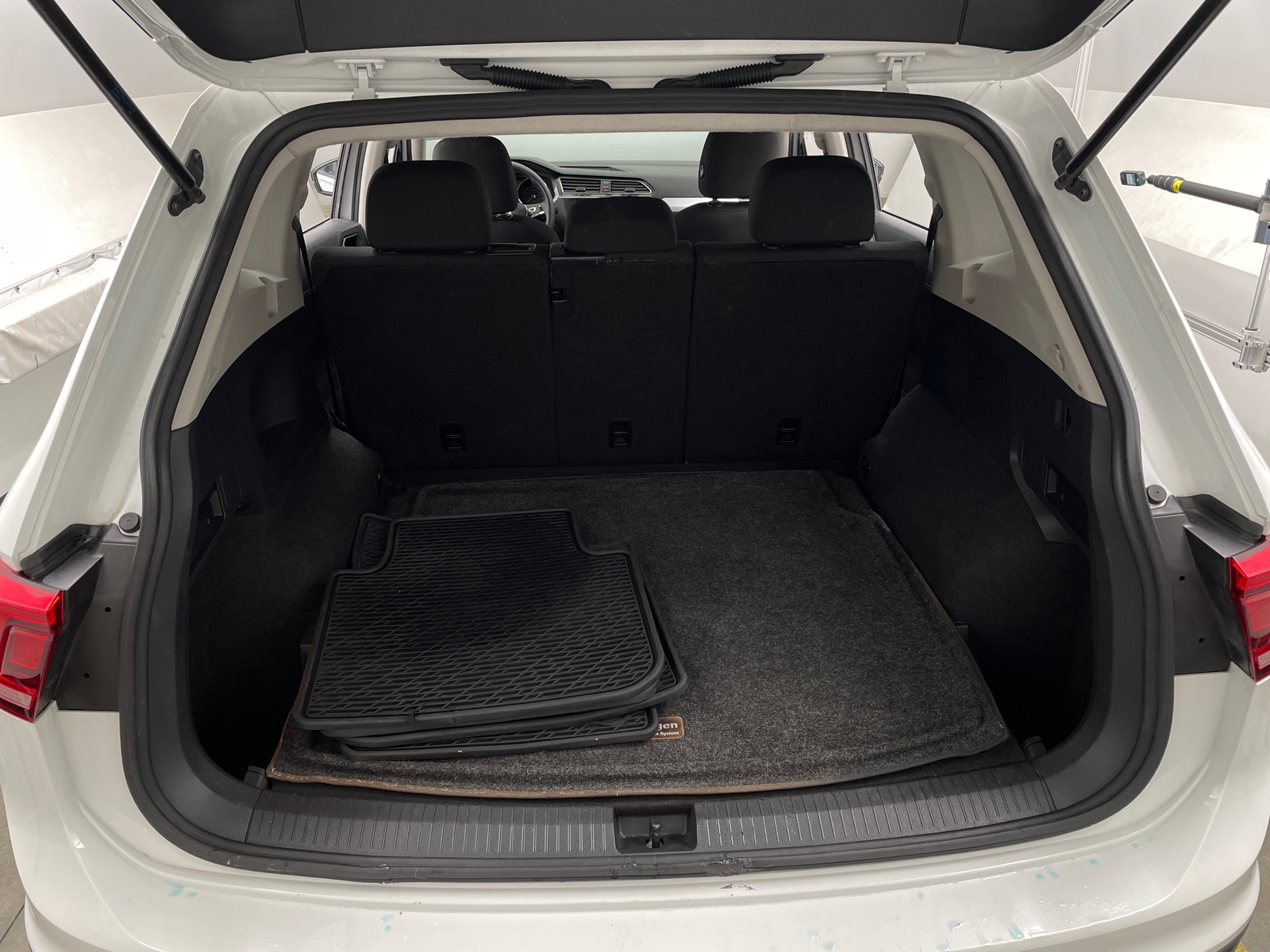 Thumbnail: 2018 Volkswagen Tiguan - 7