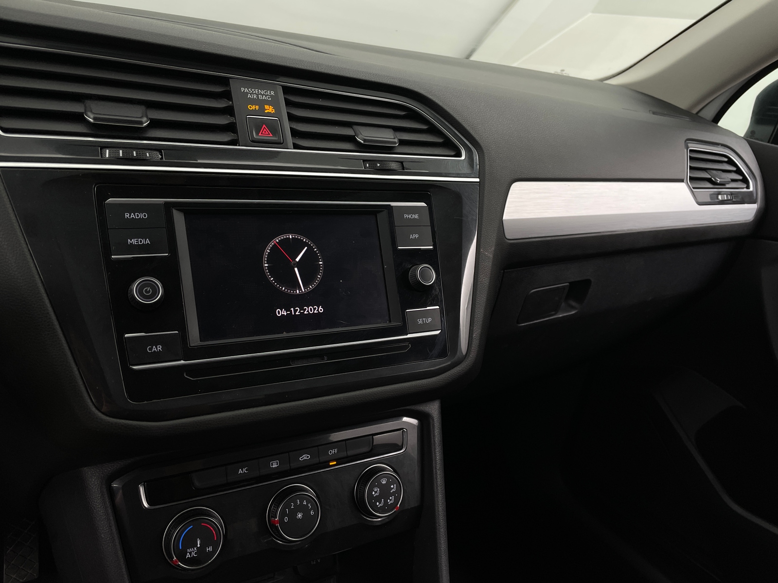 Thumbnail: 2018 Volkswagen Tiguan - 4