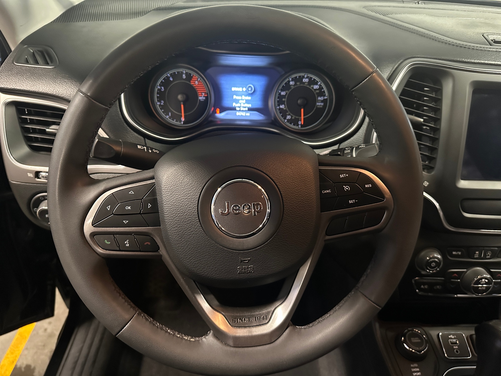 Thumbnail: 2022 Jeep Cherokee - 4